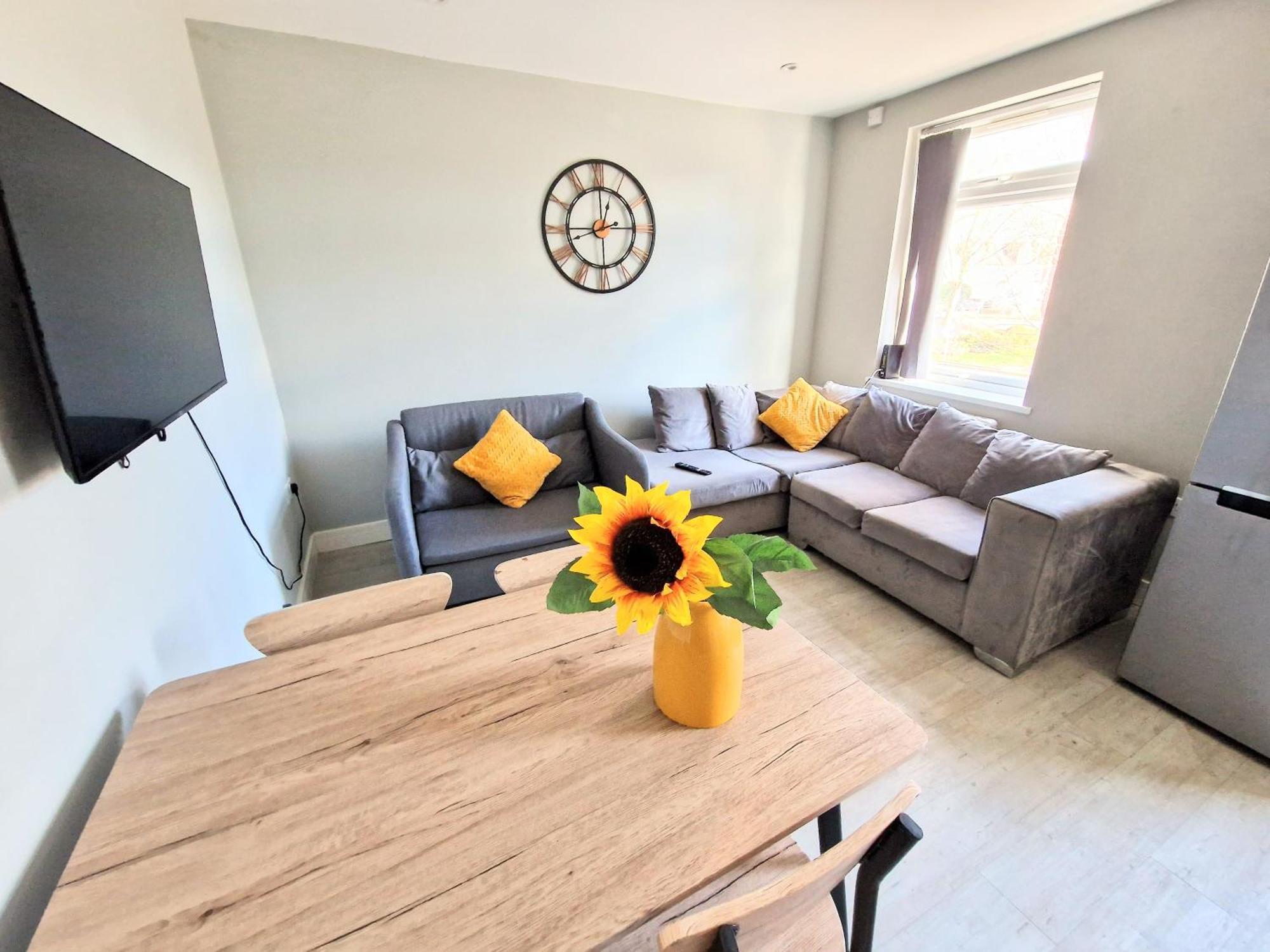 Central Reading Modern 3Br Flat - Walk To Station And High Street Esterno foto
